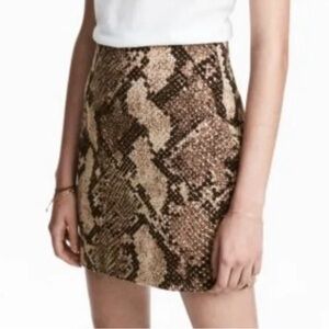 H&M Snake Print Mini Skirt (SZ 6)